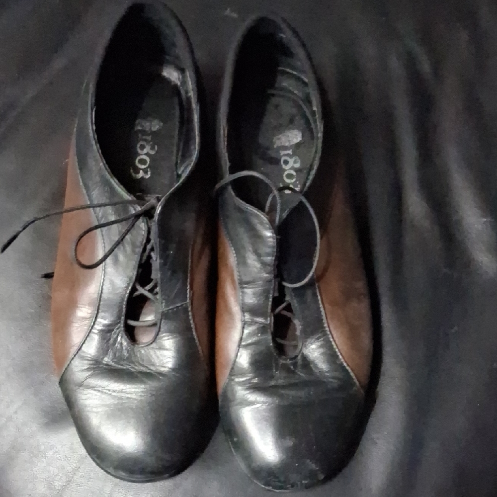 Chic Black and Brown Women's Loafers